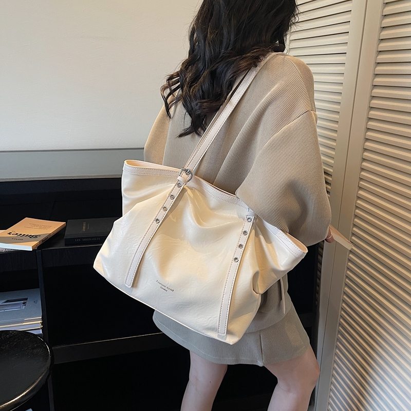 Shoulder Bag Structured - Sac à bandoulière tendance en PU