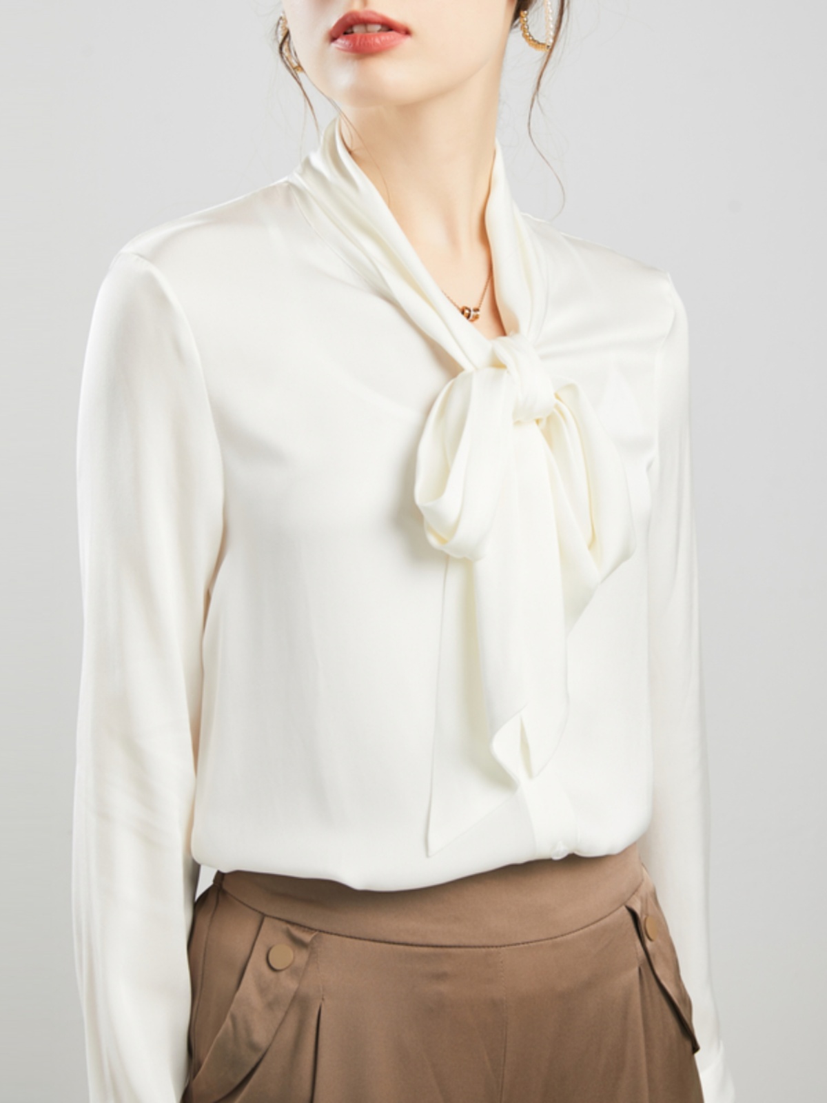 Chemisier en soie blanche pour - Silk Blouse Button avis et prix
